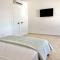 Beautiful 2 bedroom, pool, beach