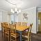 Perfect four bedroom condo with shuttle to the mountain, ski Back Whiffletree D8