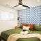 Wild West Disco Haus! Sleeps 12, Hot Tub + Gym!