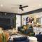 Wild West Disco Haus! Sleeps 12, Hot Tub + Gym!