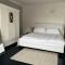 The Clock Tower Apartment - Spacious, Modern, 2 Bed Room Apartment , Southsea with Free parking - sleeps 4