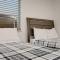 Vegas Hideaway~Pool, Bar, Many beds~NEAR STRIP - Las Vegas