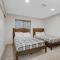 Vegas Hideaway~Pool, Bar, Many beds~NEAR STRIP - Las Vegas