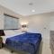 Vegas Hideaway~Pool, Bar, Many beds~NEAR STRIP - Las Vegas