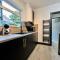 Oxford House - Great for Contractors or Family Holidays