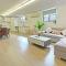 Pet Friendly Well-appointed 3BM Retreat Parking Netflix
