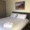 Luxe & Superior 2BR Villas Patio Free Parking & Wifi - Launceston