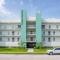 New Luxury Condo w/ Heated Pool 1 Block From Gulf - St. Pete Beach