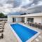 Villa Mare e Monti with heated pool - Umag