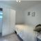 Modern guest house apartment in weybridge - Oatlands Park