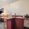 Days Inn & Suites by Wyndham Traverse City