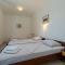 Apartments with a parking space Tar, Porec - 6948 - 塔尔