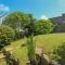 1 Lyndhurst