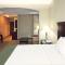 Holiday Inn Express Hotel & Suites Shawnee I-40 by IHG