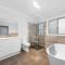 Austral Brand New 3Br House with WiFi & Parking