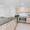 Austral Brand New 3Br House with WiFi & Parking