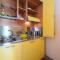 Yellow, Orange and Blue Apartments Desenzano - Happy Rentals
