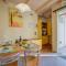 Yellow, Orange and Blue Apartments Desenzano - Happy Rentals