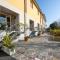 Yellow, Orange and Blue Apartments Desenzano - Happy Rentals