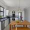 Modern 2-Bed Green Point Haven Stylish & Central
