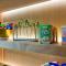 open airy custom designed home - 2kings - sleeps 14 - Houston