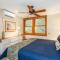 Hale Hui Kai 202, Steps to the Beach, Split AC