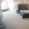 3 BR - Off Street Parking - Amazing View Nearby