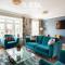 4 Bedroom Townhouse 10mins walk from Shrewsbury Town Centre with Parking