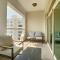 Key View - Jash Falqa, Palm