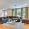 Sauna, Fire Pit Spacious and Serene Poconos Getaway - 卡纳登西斯