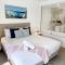 Oracle 28th floor Tower 2 Ocean views! - GC Getaways