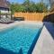 Logement privé dans Villa avec piscine - Dalhunden