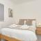Beautiful 3 Bed Apartment In Bonchurch - Nr Ventnor - Large Outside Terrace & Parking - Dog Friendly - The Perfect Choice For Couples, Friends, Families - 5 Mins To Beach