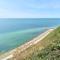 Beautiful 3 Bed Apartment In Bonchurch - Nr Ventnor - Large Outside Terrace & Parking - Dog Friendly - The Perfect Choice For Couples, Friends, Families - 5 Mins To Beach