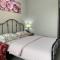 Royal Bed - Royal Sentul Park Apartment - Kedungmanggu