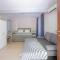 Anthia private studio a breath away from beaches