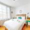 Vibrant and sunny 2 BR apartment in Hyde Park - London
