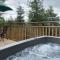 Conker Lodge with Hot Tub - Cupar