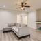 Captivating 4BR Haven with Park View near DT - أوستن