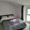 Conveniently located, newly refurbished flat (sleeps 4)