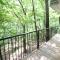 Secluded Treehouse in the Woods - Tree Hugger Hideaway - Branson