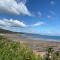 2 BR Beach Woods chalet with parking, 5 mins to beach