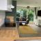 2 BR Beach Woods chalet with parking, 5 mins to beach