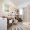 CROWONDER Sun Dance Apartments with Heated Swimming Pool Seaview and Garden