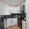 The beautifully central Flat 3 The Cobourg Tenby Sat to Sat booking only in school summer holidays