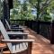 Mistletoe Cabin- Private cabin w views, Hottub, pet friendly