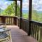 Mistletoe Cabin- Private cabin w views, Hottub, pet friendly