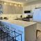 DELUXE PANORAMIC OCEAN VIEW - Dual AC - RENOVATED - FULLY EQUIPPED - SELF MGMT FREE PARKING - Уэйлея