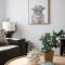 The Darcie House - cozy, pet-friendly home in PEC