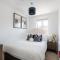Guildford - 3 Bedroom Home - Driveway & Garden